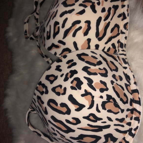 Bathing suits - Picture 1 of 9